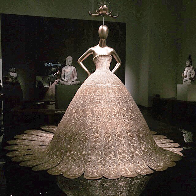China: Through The Looking Glass #metropolitanmuseum#fashion#exhibition#chinathroughlookingglass#STYLEsprit